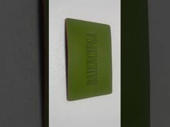 Schwarz geprägtes Lederetikett für langlebige und stilvolle Jeans