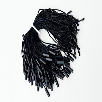 Universelle schwarze Hangtag-Streifenbefestigungen Logo-freies zylindrisches Drei-Streifen-Nylon-Seil