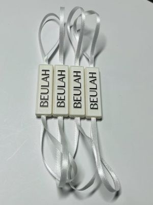 Embossed Logo Label Snap Lock Pin Loop Plastikbefestigungsmittel Hang Tag mit String