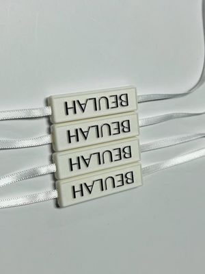 Embossed Logo Label Snap Lock Pin Loop Plastikbefestigungsmittel Hang Tag mit String