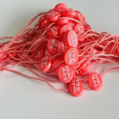 OEM Großhandelsmengen Kunststoffbefestigungs-Hang-Tags mit Snap Lock Pins und Sicherheitsschleifen