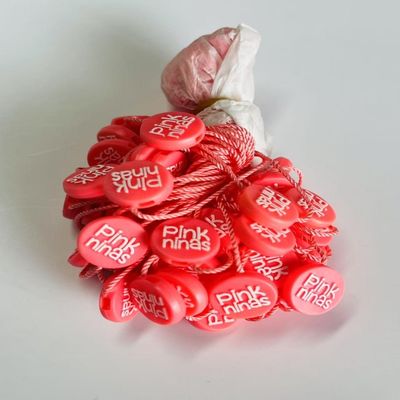 OEM Großhandelsmengen Kunststoffbefestigungs-Hang-Tags mit Snap Lock Pins und Sicherheitsschleifen