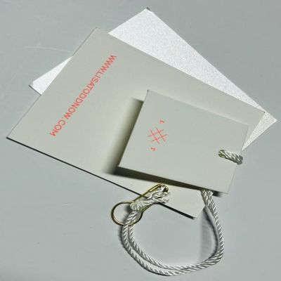 Vollfarbige Nachhaltige Papierbekleidung Jacke Hang Tag Custom